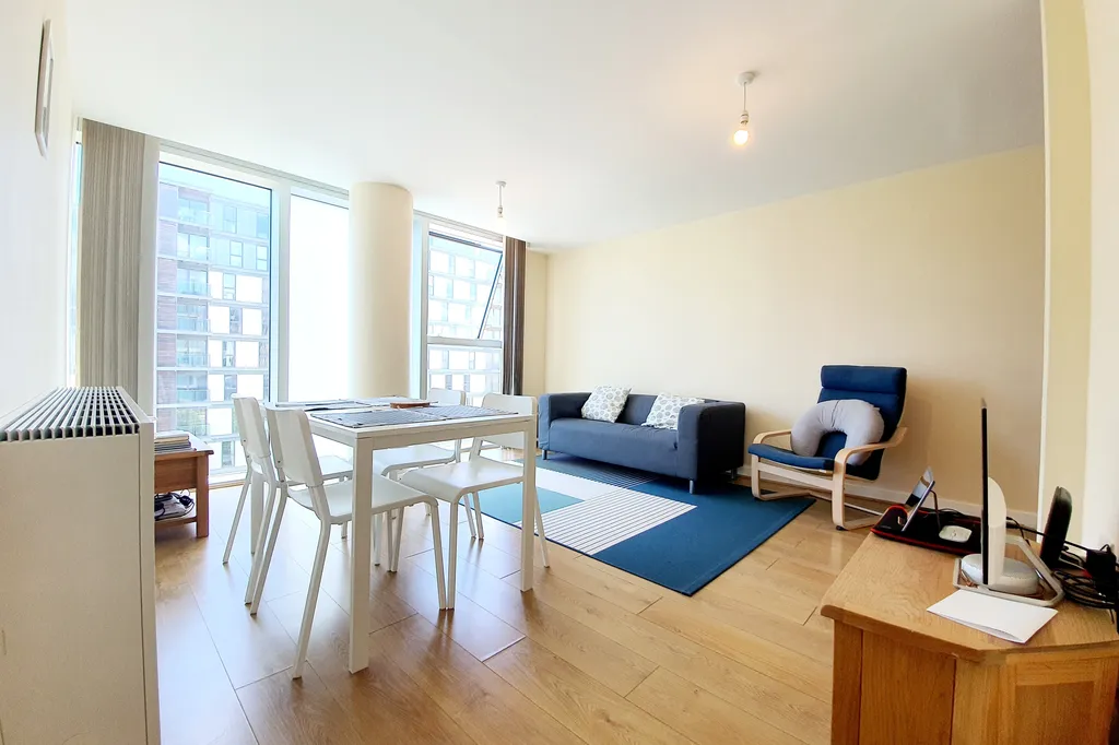 Flat Avebury Boulevard in Milton Keynes