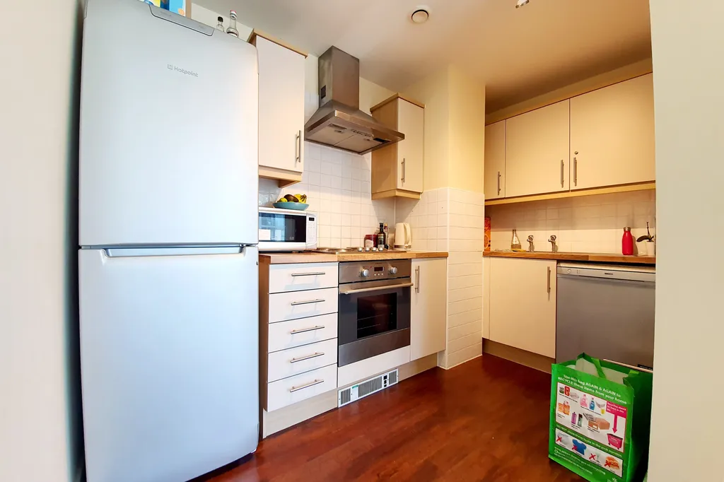 Flat Avebury Boulevard in Milton Keynes