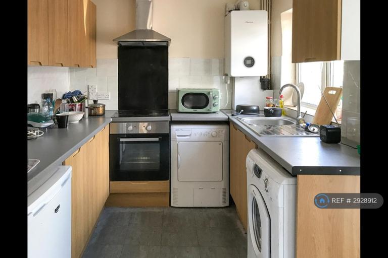Room Marle Hill Road in Cheltenham