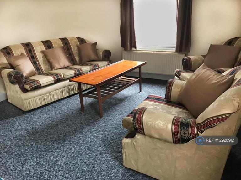 Room Marle Hill Road in Cheltenham