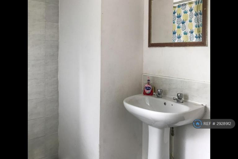 Room Marle Hill Road in Cheltenham