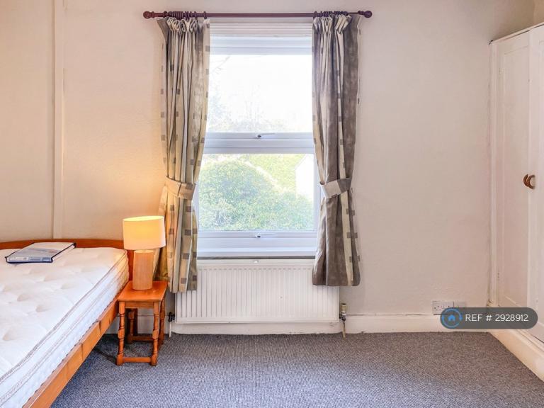 Room Marle Hill Road in Cheltenham