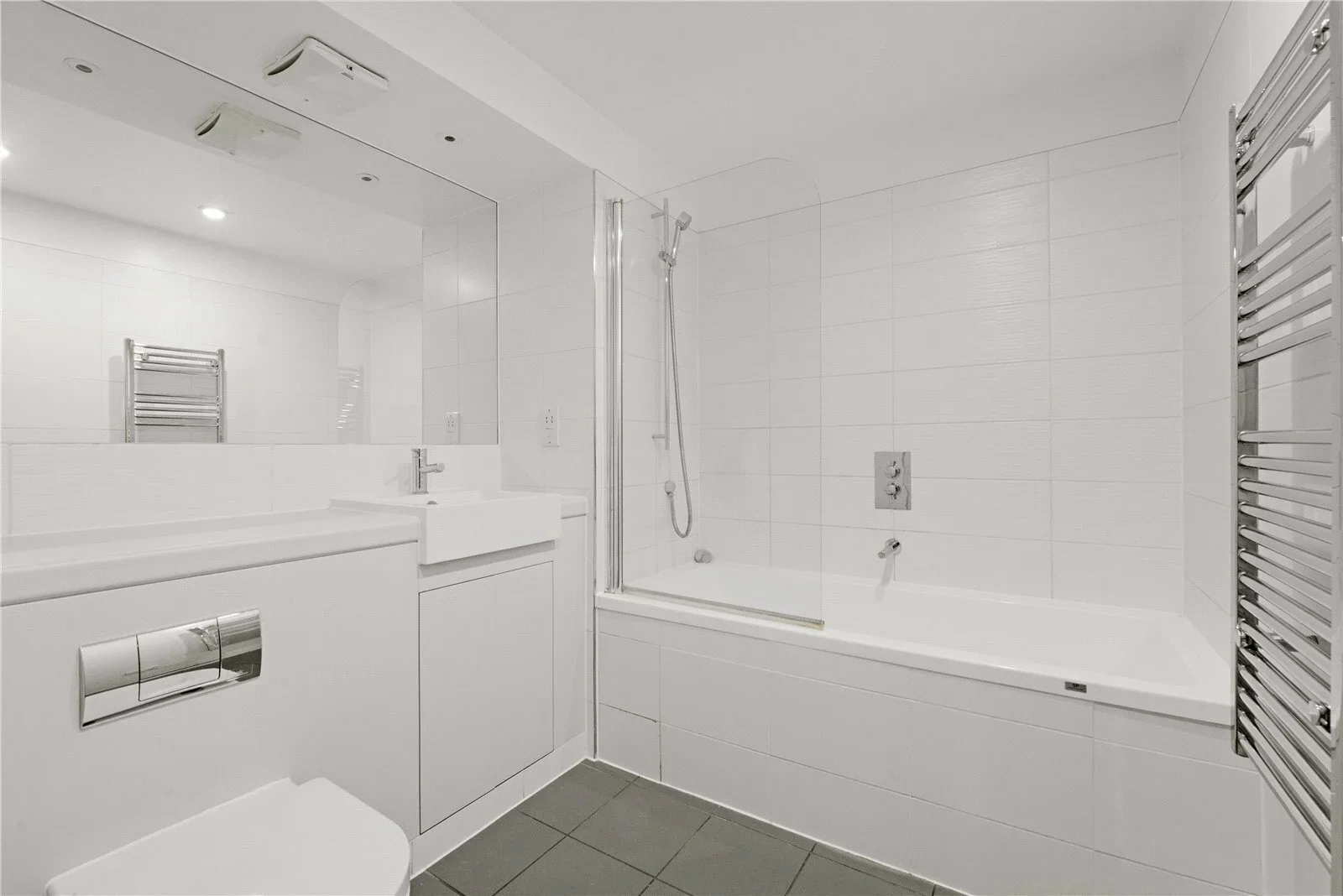 Flat Great Russell Street in Greater London