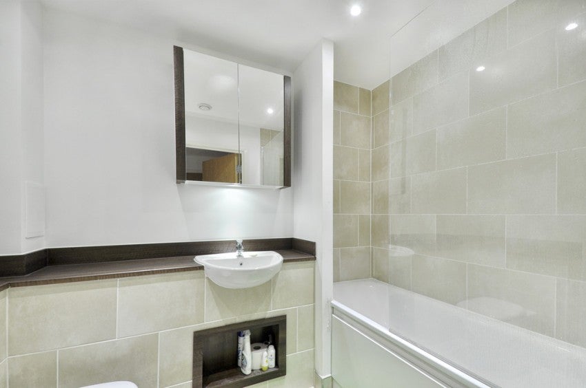 Flat Surrey Quays Road in Greater London