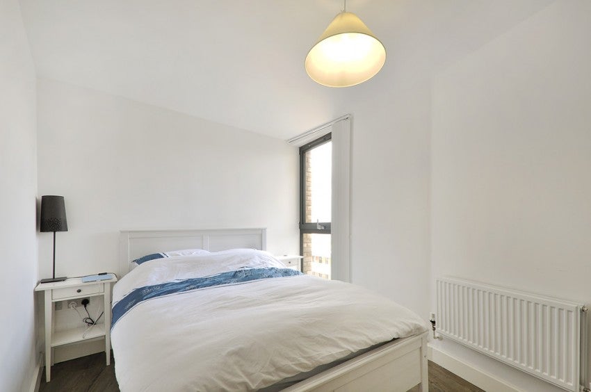 Flat Surrey Quays Road in Greater London