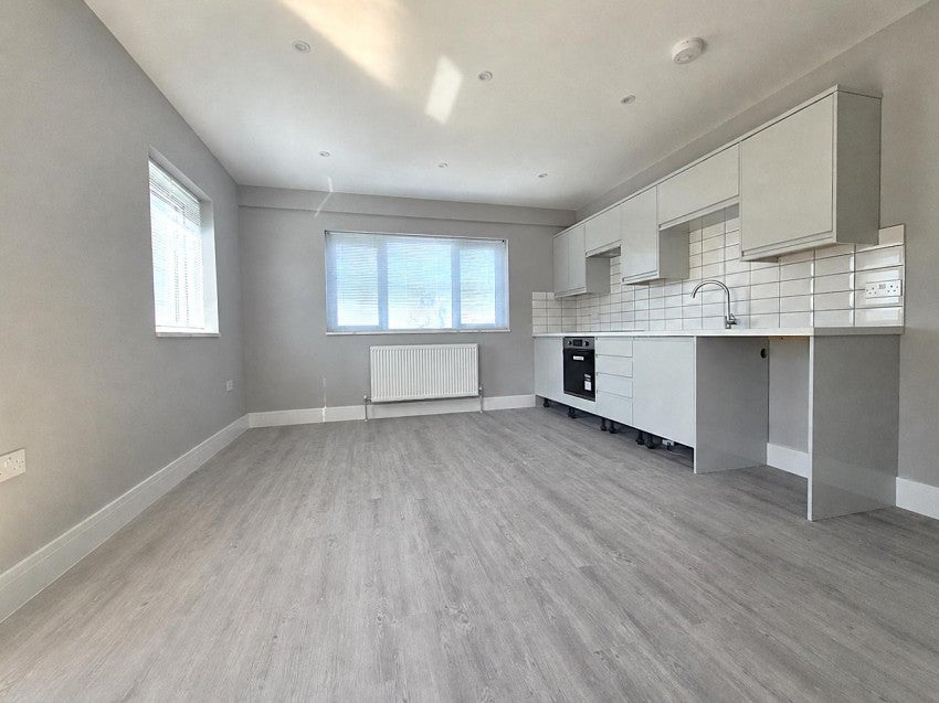 Flat Ron Green Court in Greater London