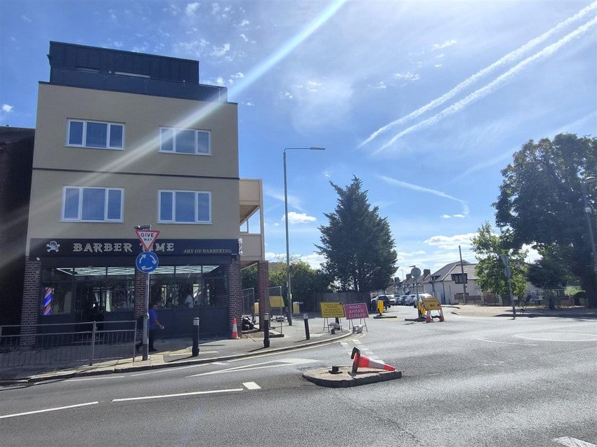 Flat Ron Green Court in Greater London