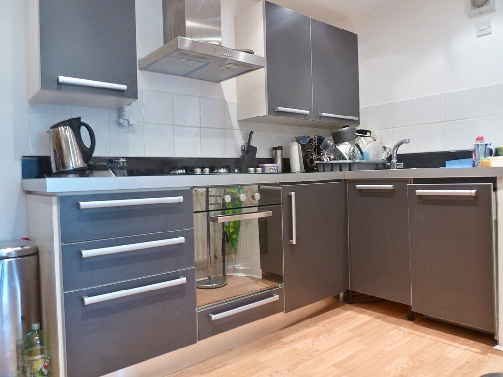 Flat Fassett Road in Greater London
