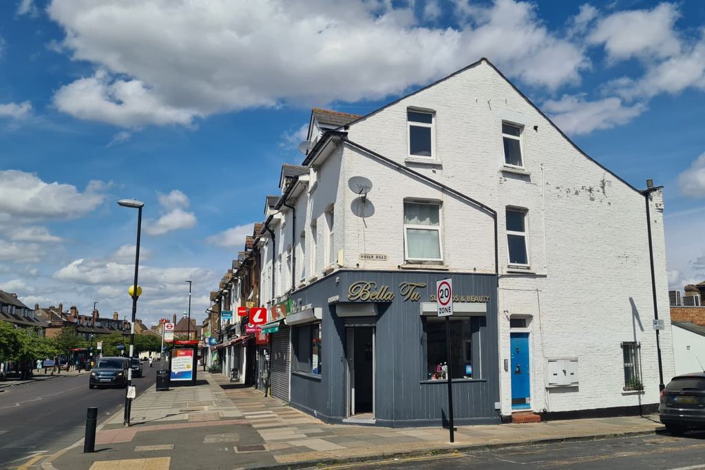 Flat Footscray Road in Greater London