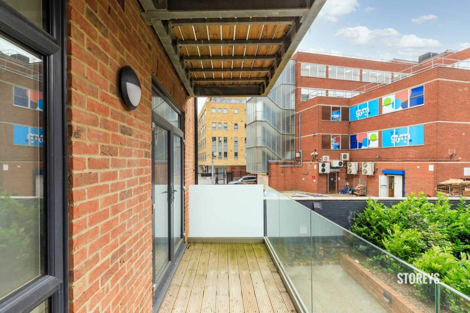 Flat Clockhouse Avenue in Greater London