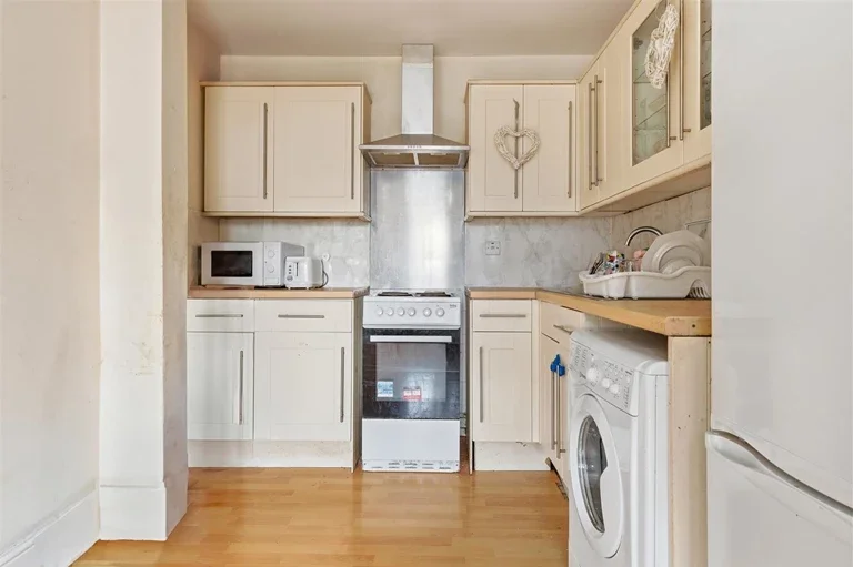 Flat Brooksby's Walk in Greater London