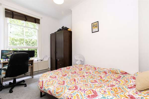 Flat Caledonian Road in Greater London