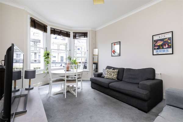 Flat Caledonian Road in Greater London