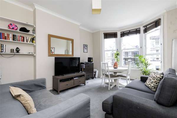 Flat Caledonian Road in Greater London