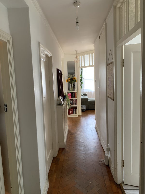 Flat Kings Road in Greater London