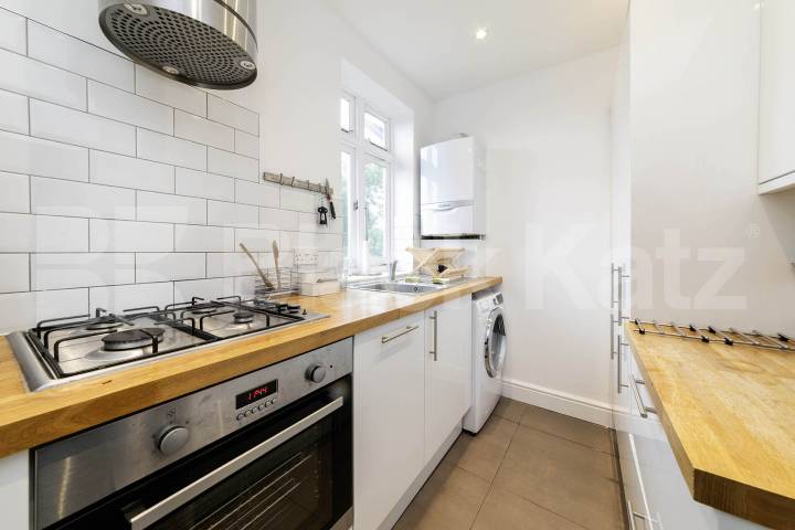 Flat Iverson Road in Greater London