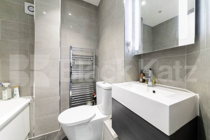 Flat Iverson Road in Greater London