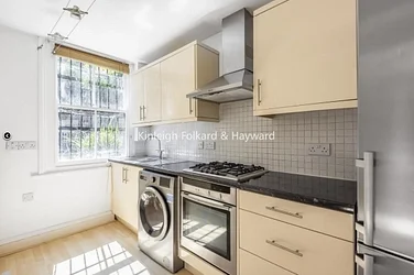 Flat Victoria Road in Greater London