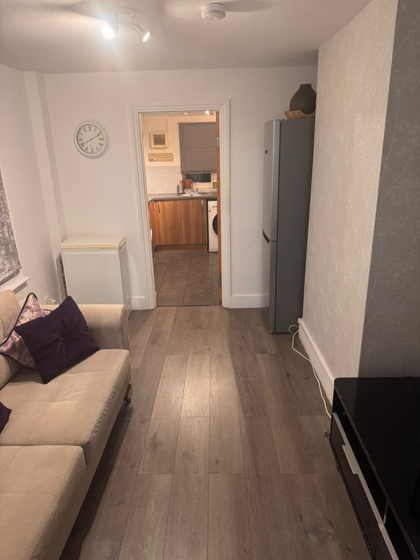 Room Hatcham Park Road in Greater London