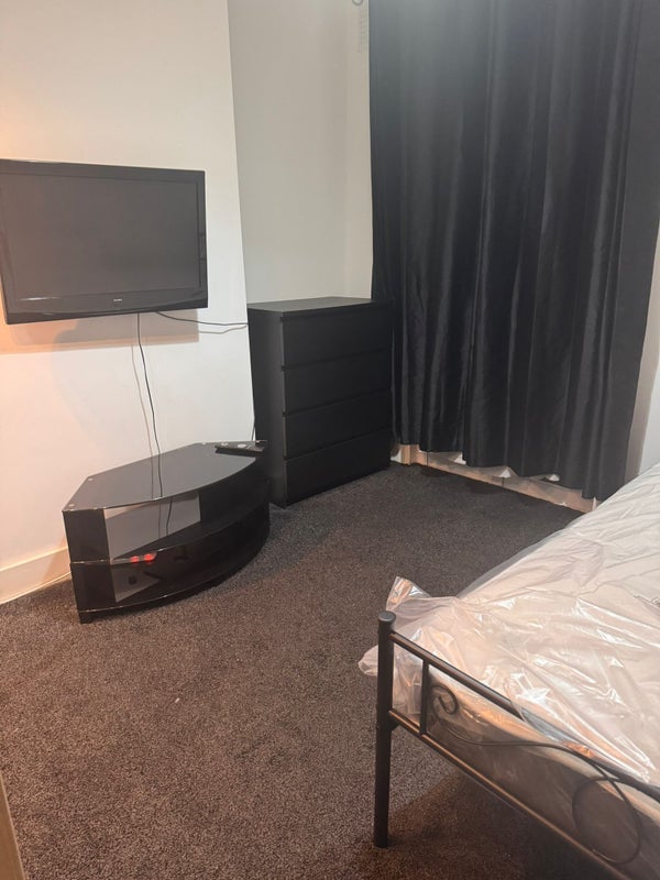 Room Hatcham Park Road in Greater London