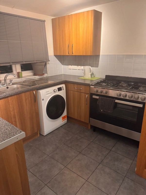 Room Hatcham Park Road in Greater London