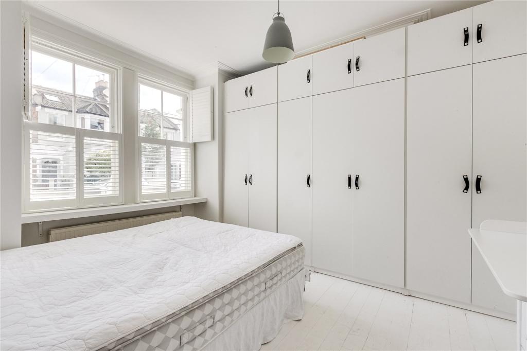Flat Wardo Avenue in Greater London