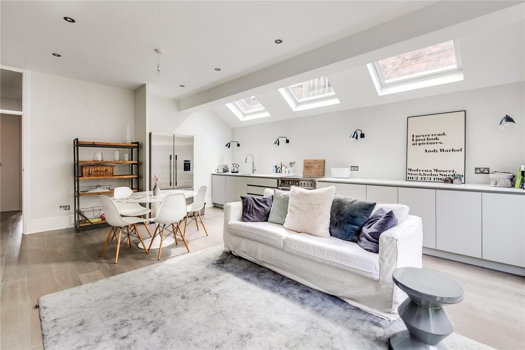 Flat Wardo Avenue in Greater London