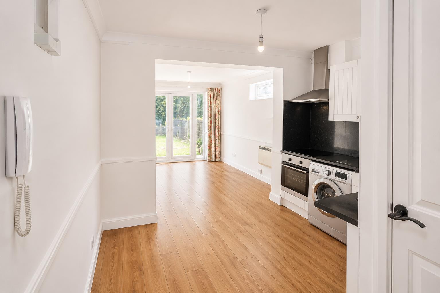 Flat Winlaton Road in Greater London