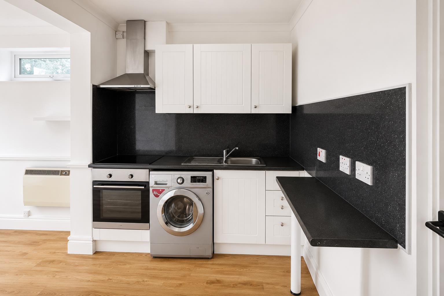 Flat Winlaton Road in Greater London