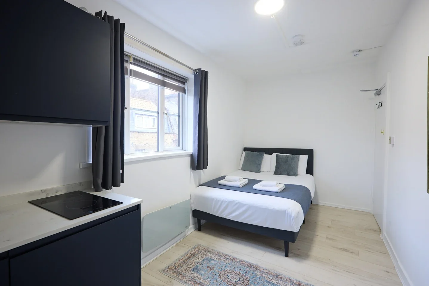 Flat Dray Walk in Greater London
