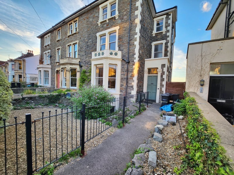 Room Knowle Road in Bristol