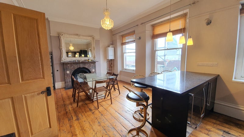 Room Knowle Road in Bristol