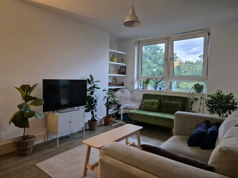Room Sewardstone Road in Greater London