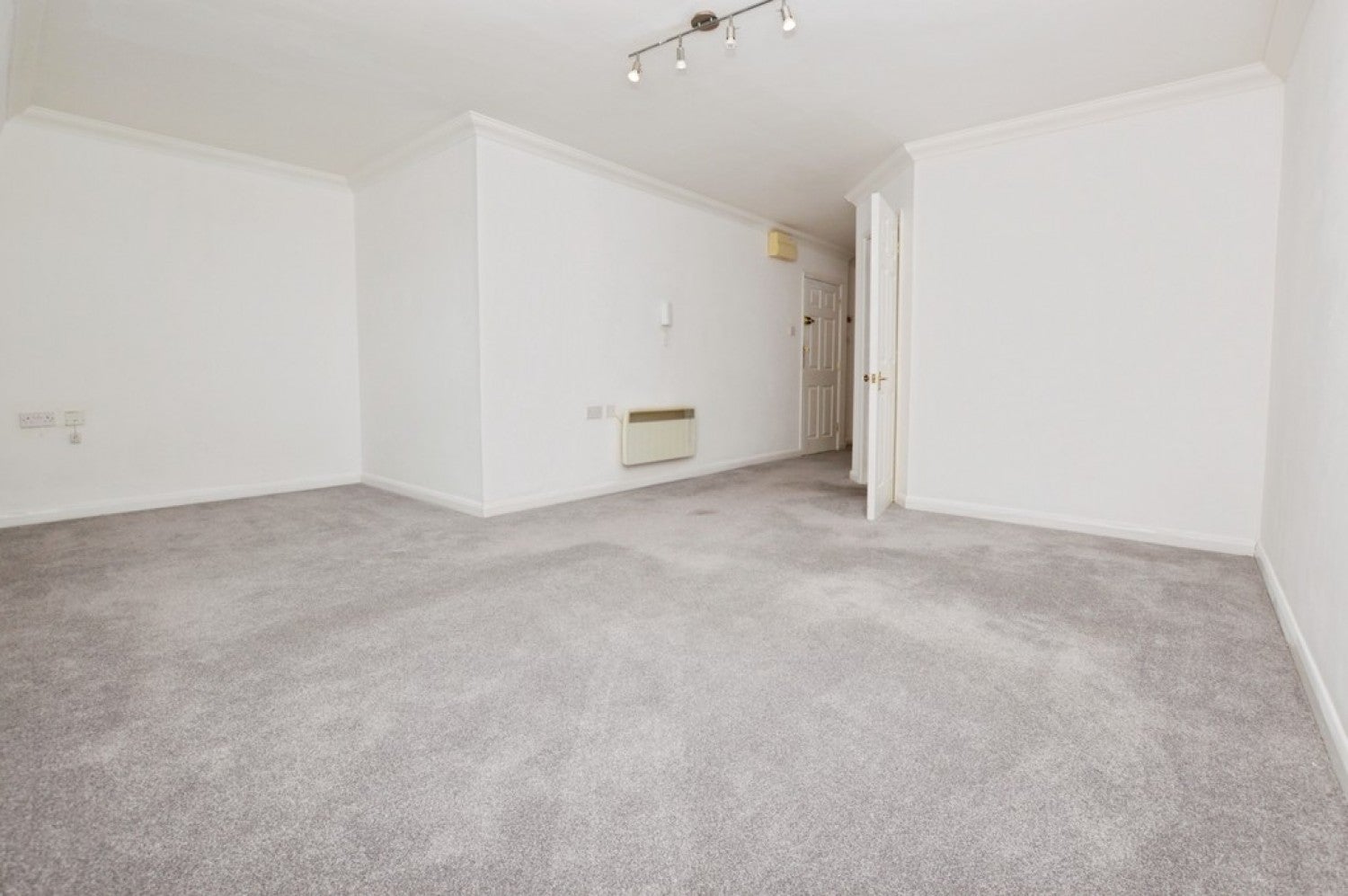 Flat Marlborough Road in Woking
