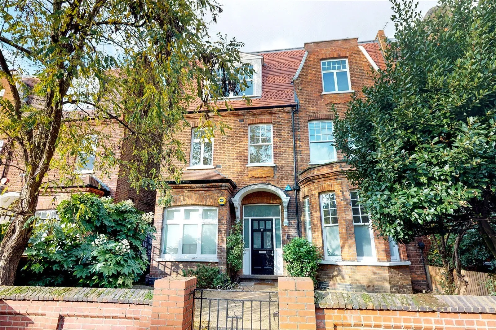 Flat Aberdare Gardens in Greater London