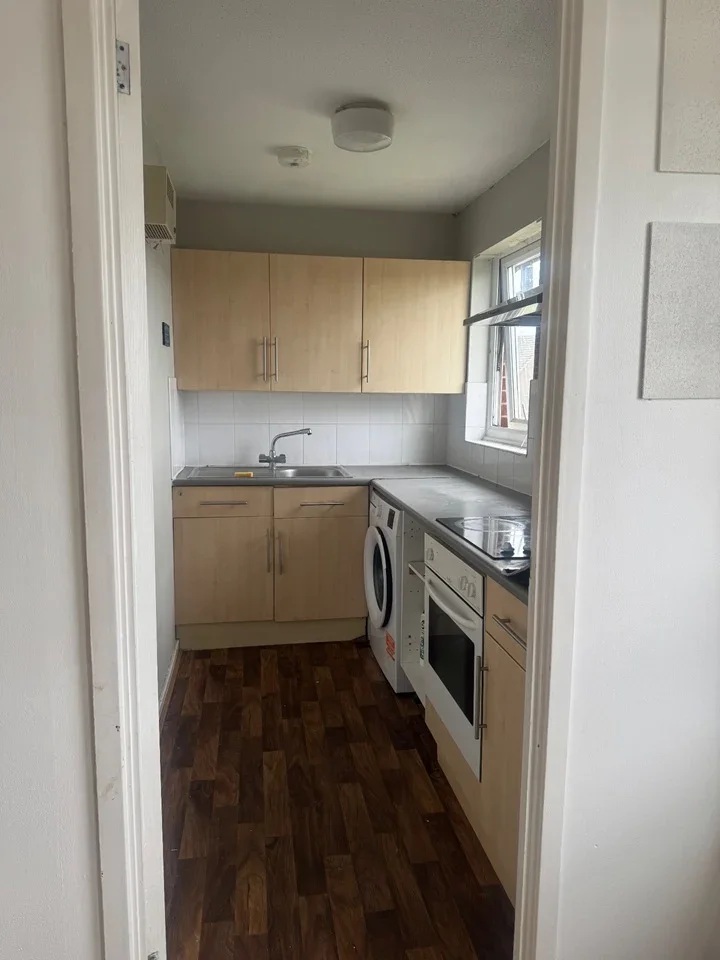 Flat Bramber Court in Slough