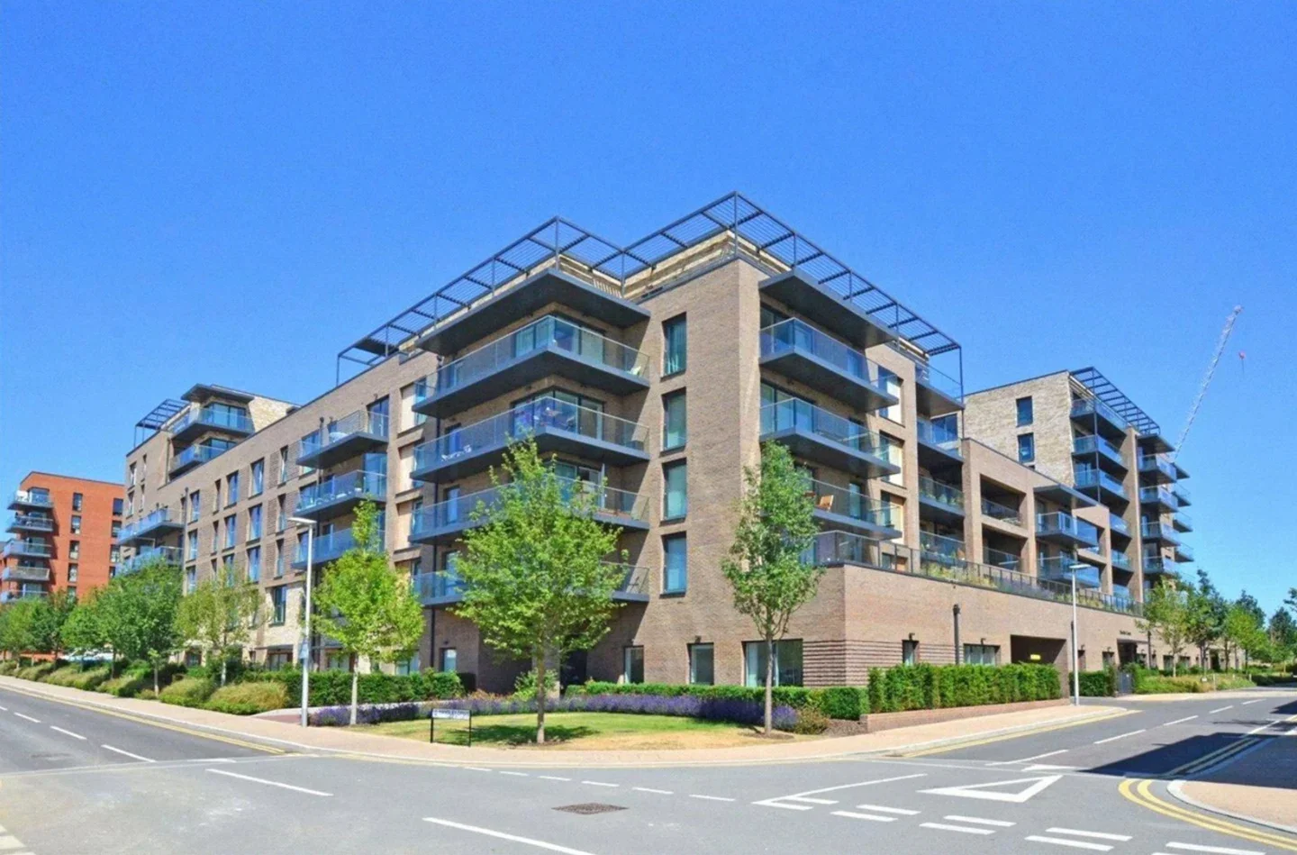 Flat Saundby Lane in Greater London