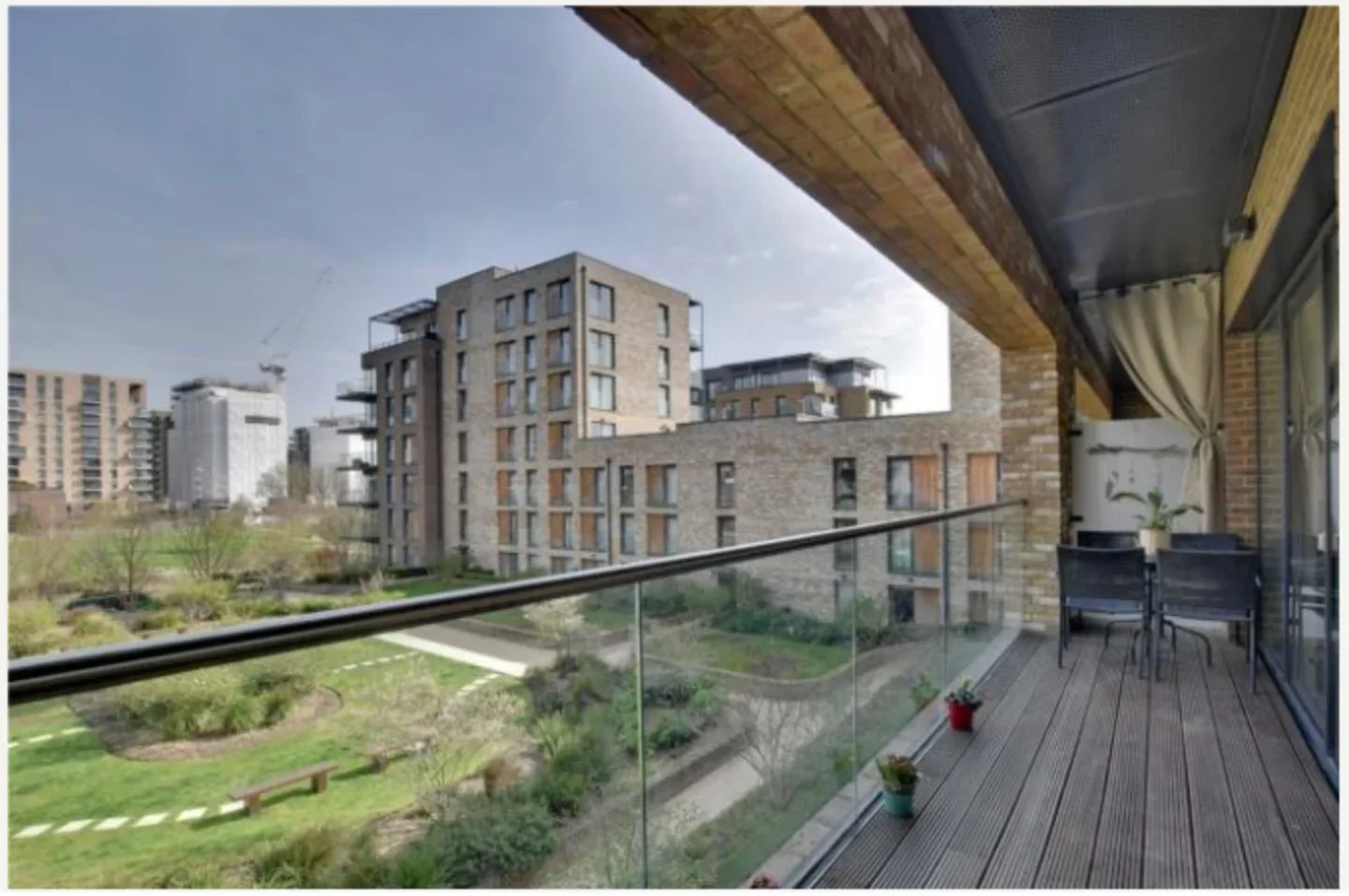 Flat Saundby Lane in Greater London