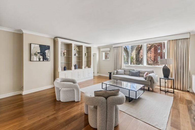 Flat Lower Sloane Street in London