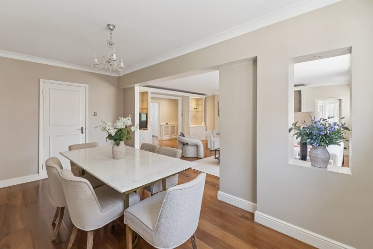 Flat Lower Sloane Street in London