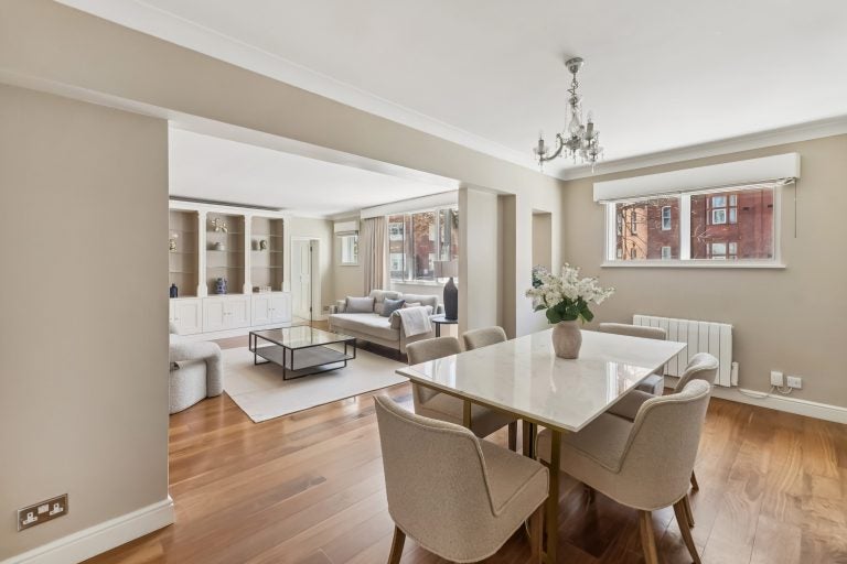 Flat Lower Sloane Street in London