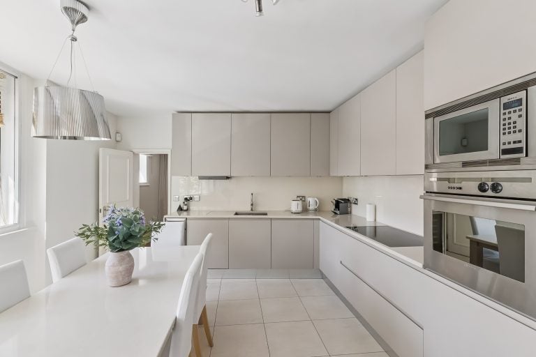 Flat Lower Sloane Street in London