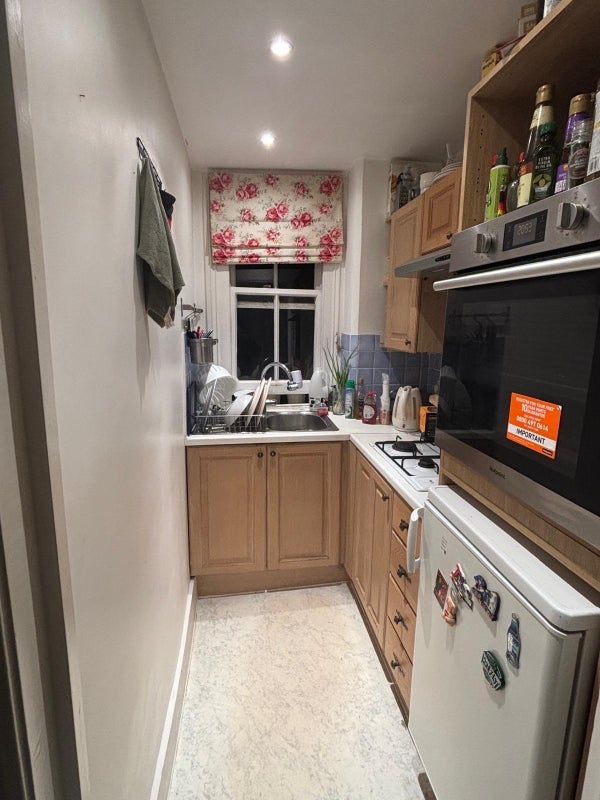 Flat Dawes Road in Greater London