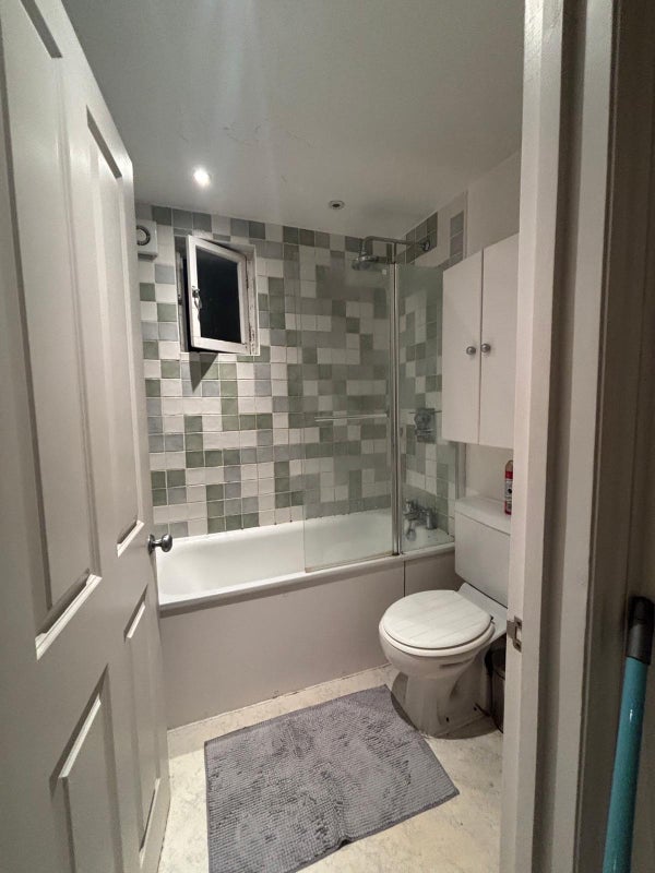 Flat Dawes Road in Greater London