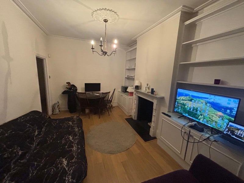 Flat Dawes Road in Greater London
