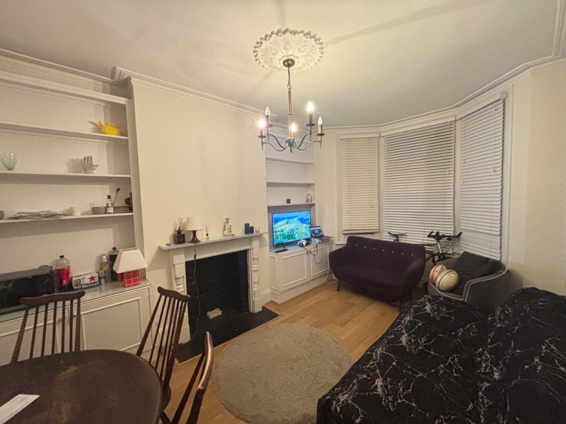 Flat Dawes Road in Greater London