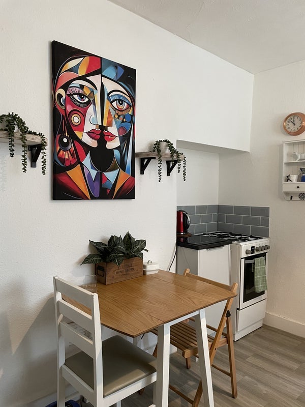 Room Newport Road in Greater London