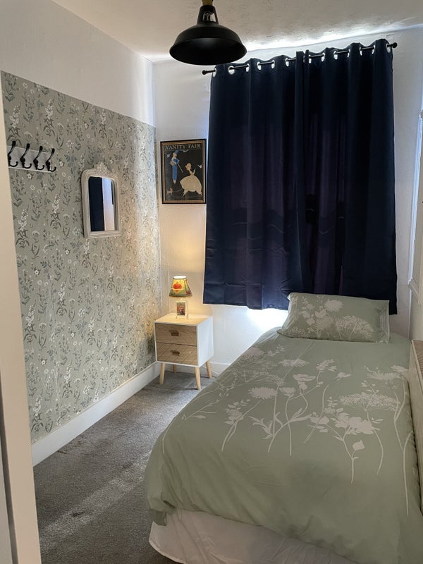 Room Newport Road in Greater London