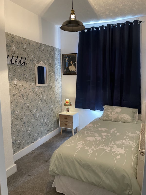 Room Newport Road in Greater London
