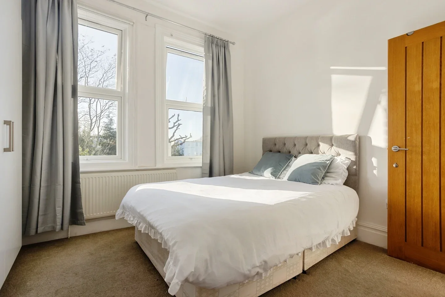 Room Lansdowne Road in Greater London